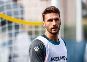 sergi gomez espanyol capitan valencia cf