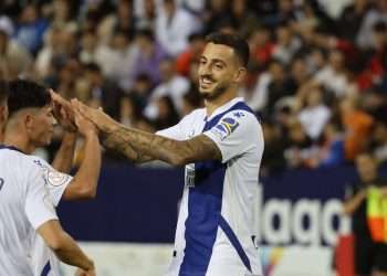 joselu mato disparos a puerta duelos aereos