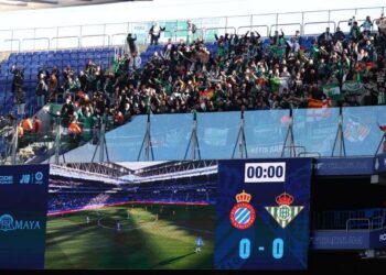 lanzamiento objetos aficion real betis