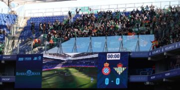 lanzamiento objetos aficion real betis