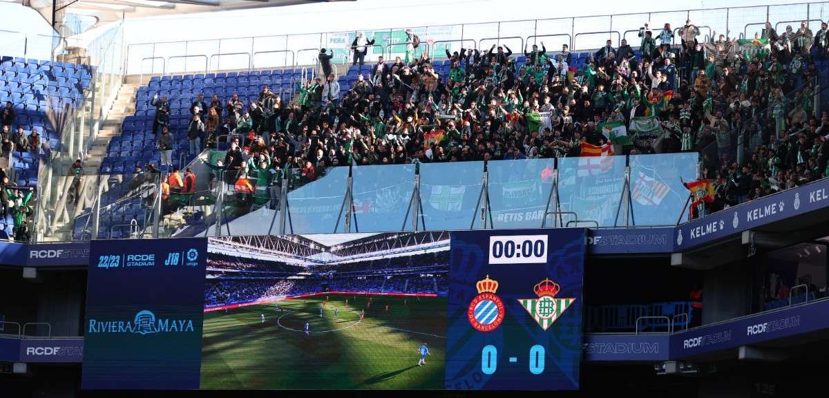 lanzamiento objetos aficion real betis