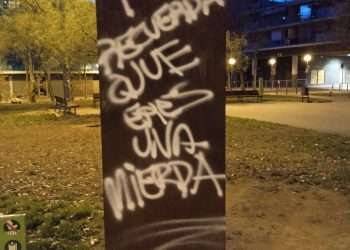 placa conmemorativa sarria pintada