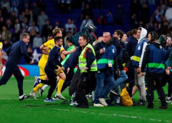 invasion campo derbi espanyol barça