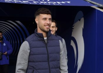 javi puado espanyol ropa desplazamientos