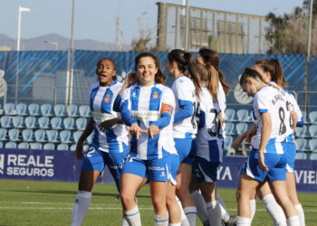 Carol Marin celebra el primer gol conseguido ante el Alba Fundación Fem. Fotografía de @mongay_photography