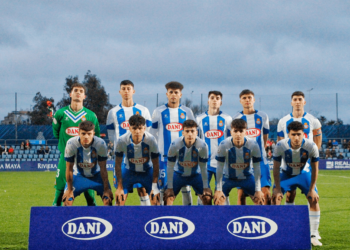 Jugadores del Espanyol B posan en la foto incial. Fotografía: @mongay_photography
