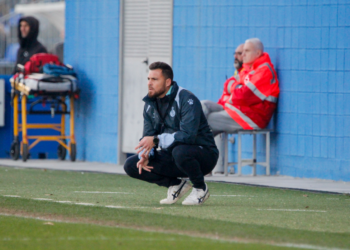 Javi Chica muy atento durante un partido del Juvenil A. Fotografía: @mongay_photography