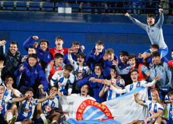 El juvenil A celebra el pase ante el Real Madrid en Copa del Rey | @mongay_photography