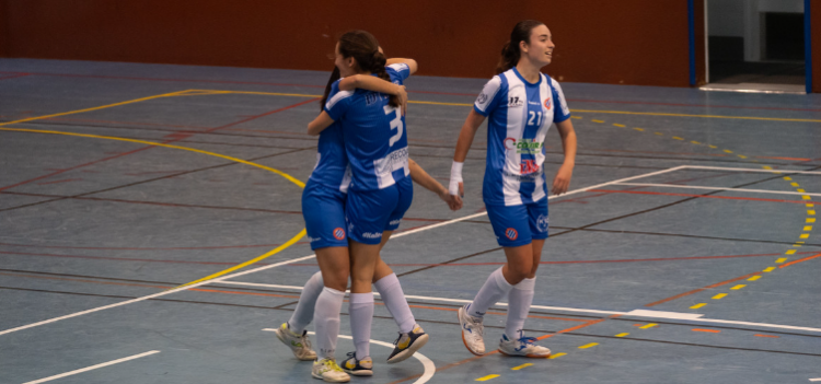 Las jugadoras del futsal femenino celebran uno de los goles | @canaldisset