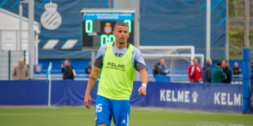 José Luis Català calentando previamente antes de un partido con el filial | @mongay_photography