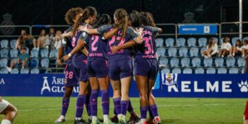 Las jugadoras pericas celebran el gol conseguido ante el Europa | @mongay_photography