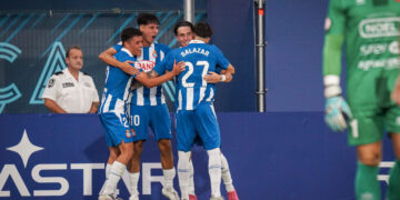 celebración de los jugadores pericos por el gol conseguido contra la UE Olot | Ig: @joanperez.fotografia