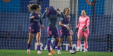 Las jugadoras del Espanyol Femenino se lamentan con el empate a tres goles | @mongay_photography