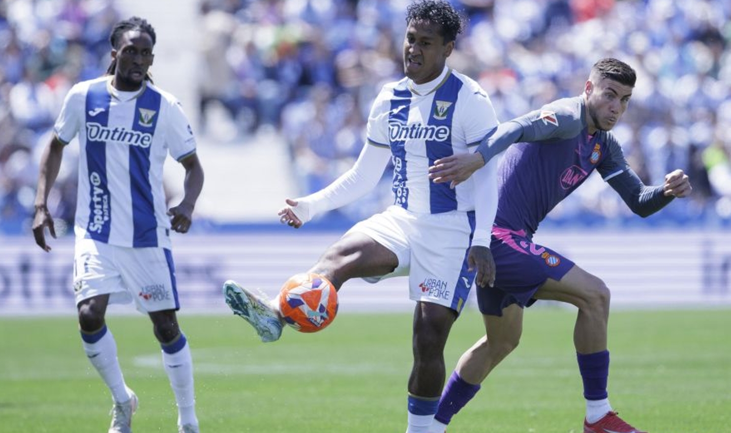 Jugadores del Espanyol tras el partido en Butarque